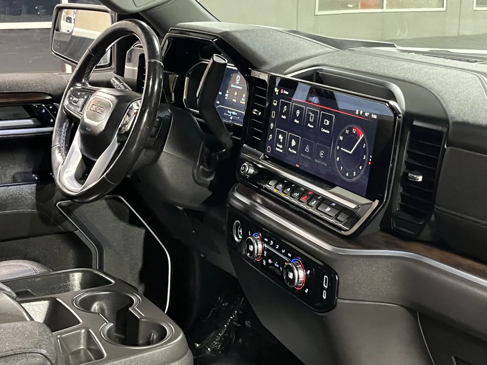 GMC Sierra photo 13