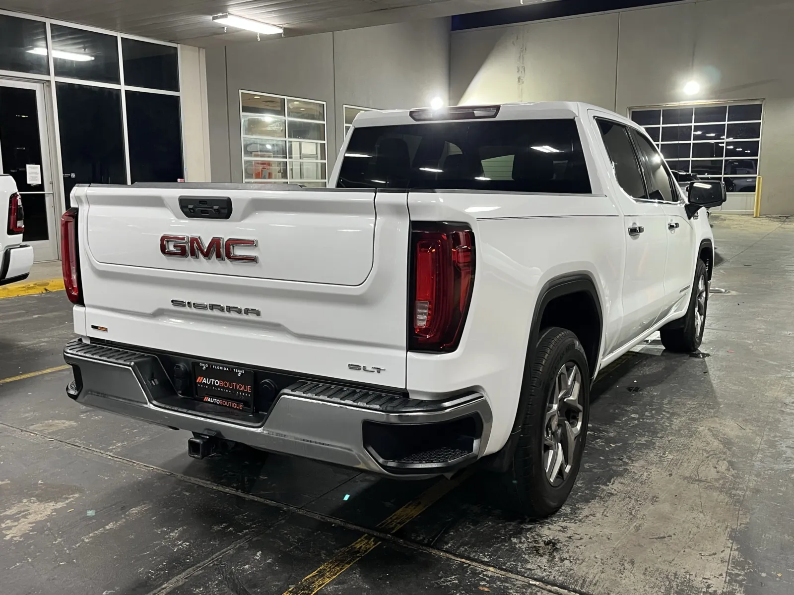 GMC Sierra photo 8
