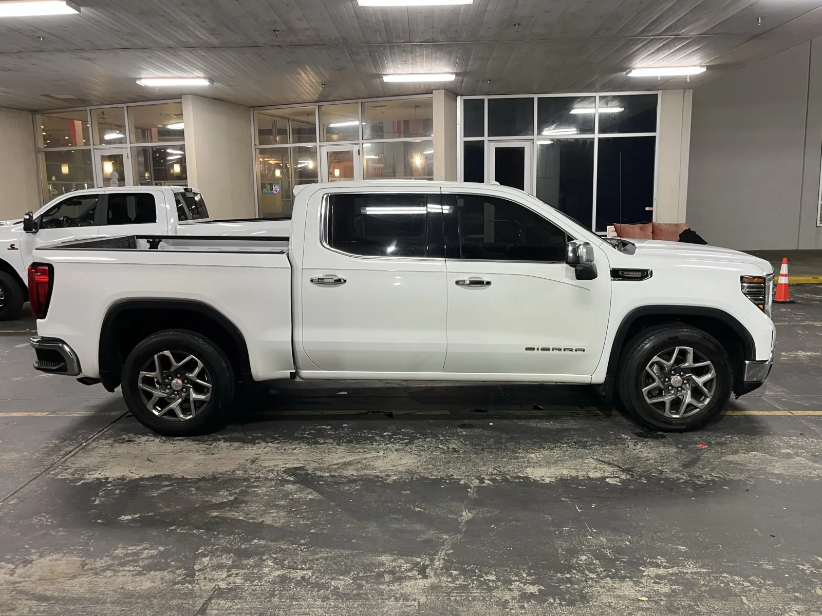 GMC Sierra photo 10