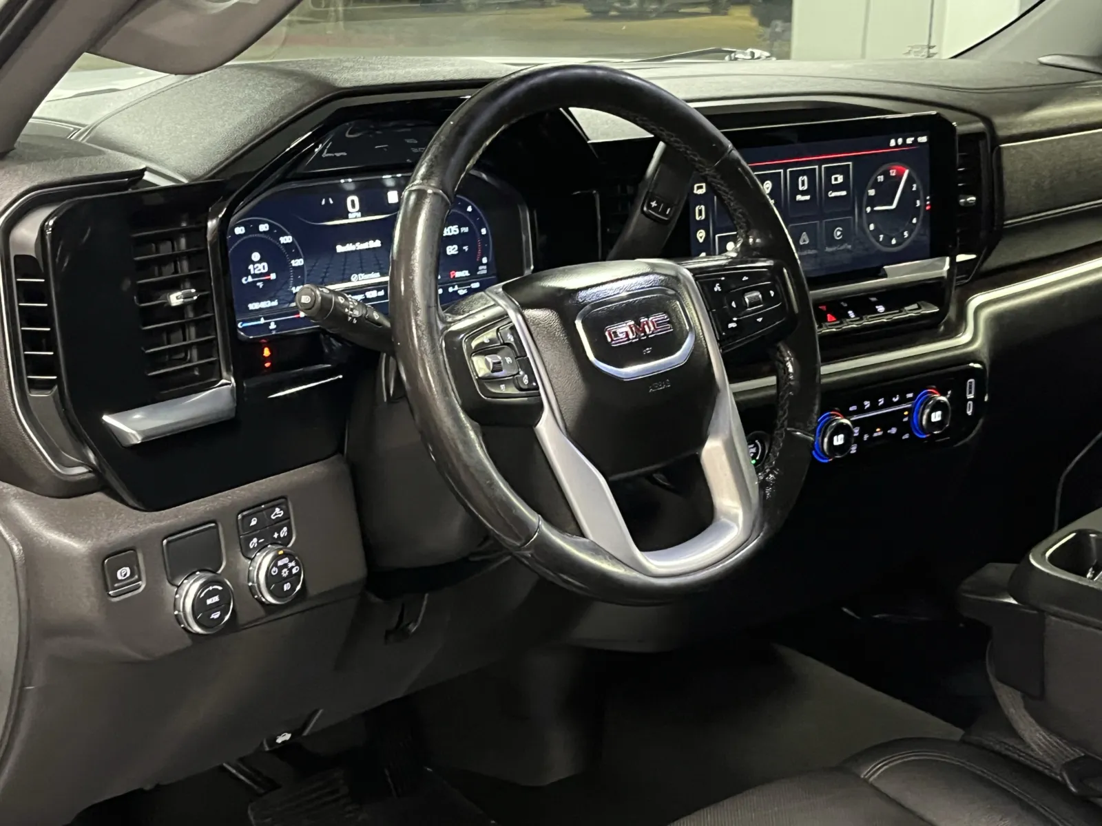 GMC Sierra photo 12