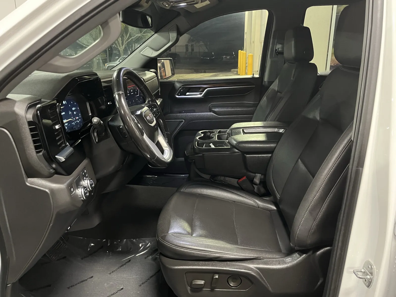 GMC Sierra photo 24