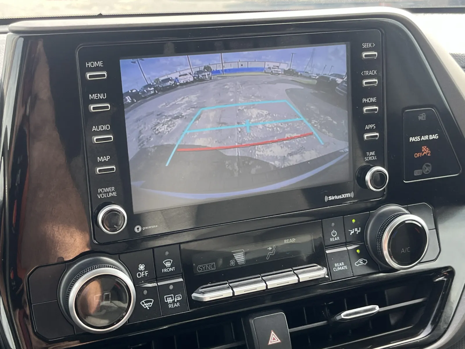 Toyota Highlander photo 6