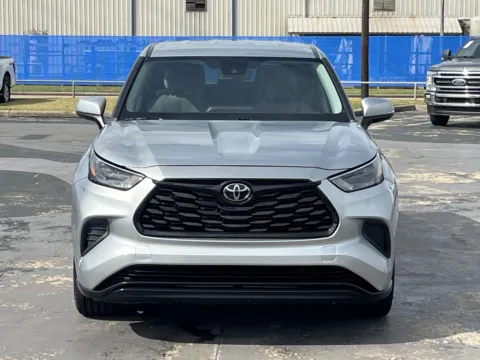 More photos of 2022 Toyota Highlander L at Auto Boutique Texas, TX