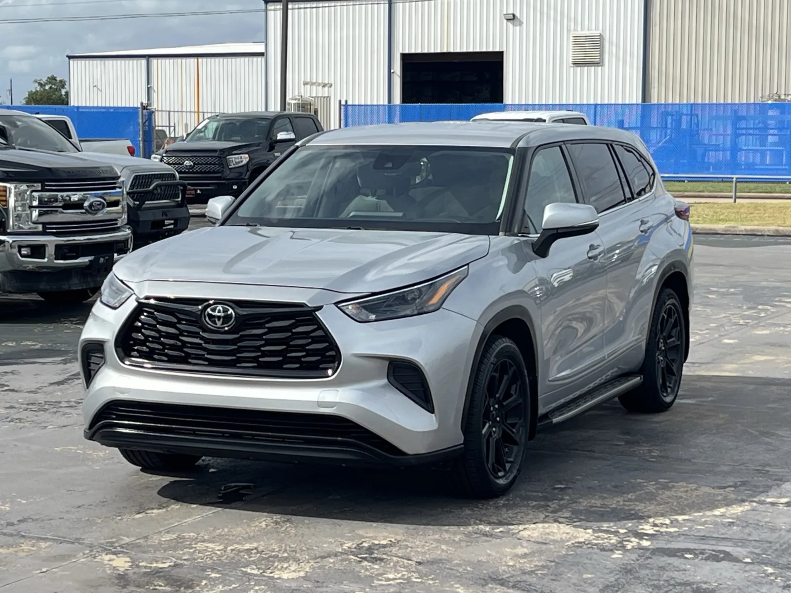 Toyota Highlander photo 2