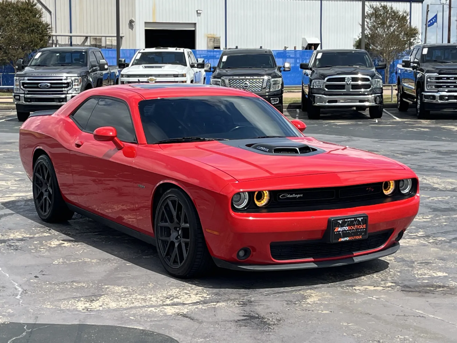 Dodge Challenger photo 3