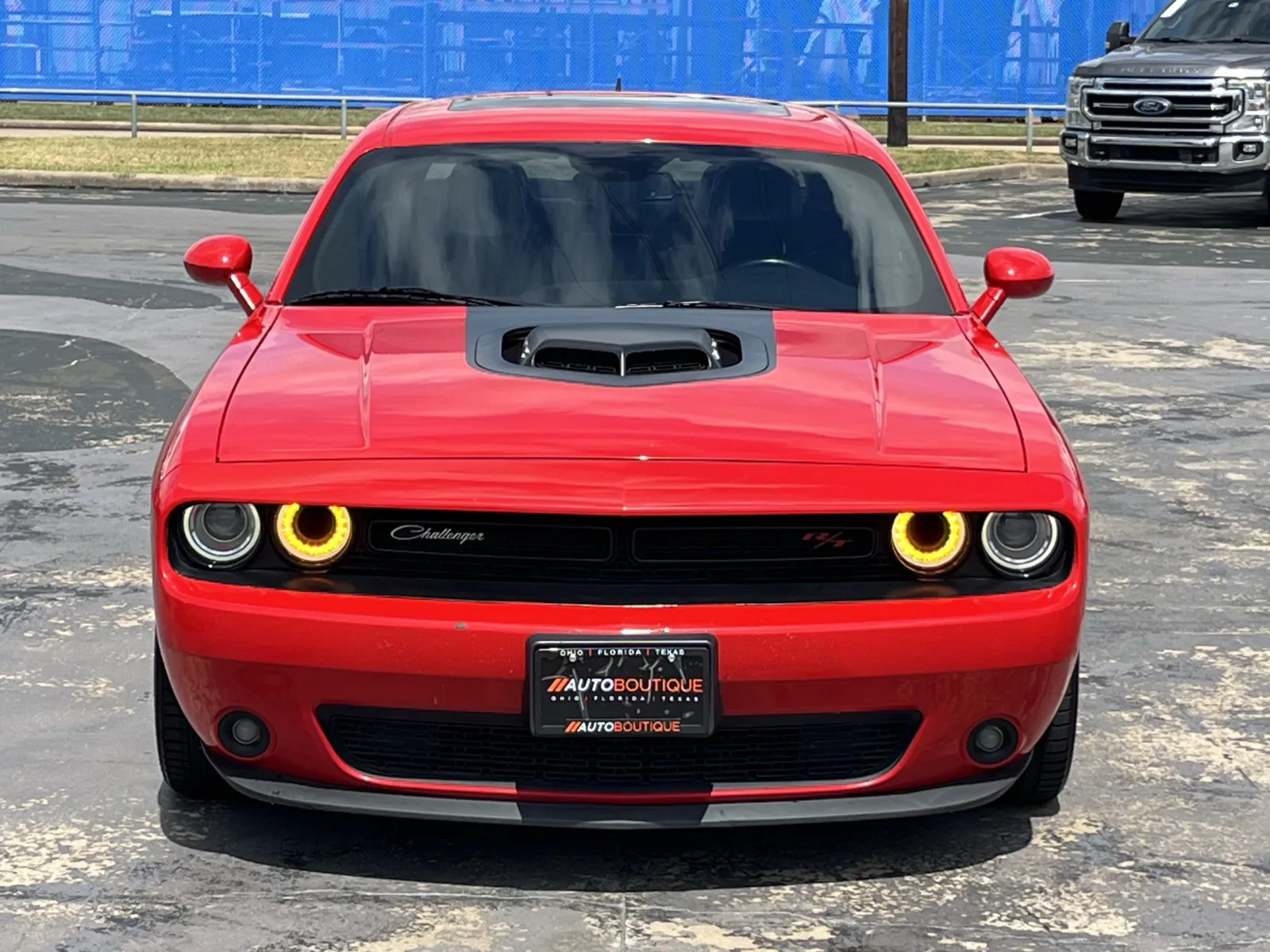 Dodge Challenger photo 4