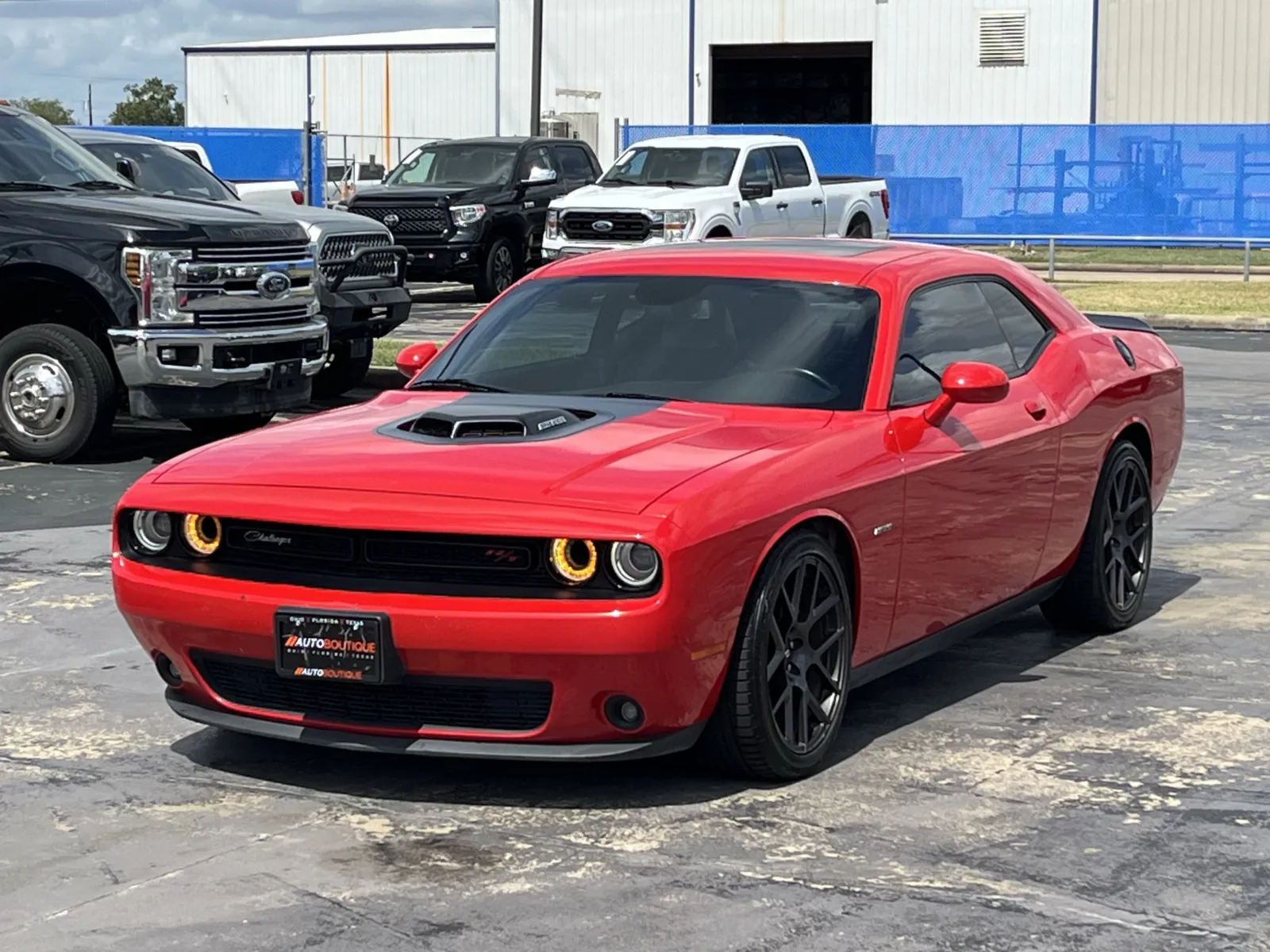 Dodge Challenger photo 2