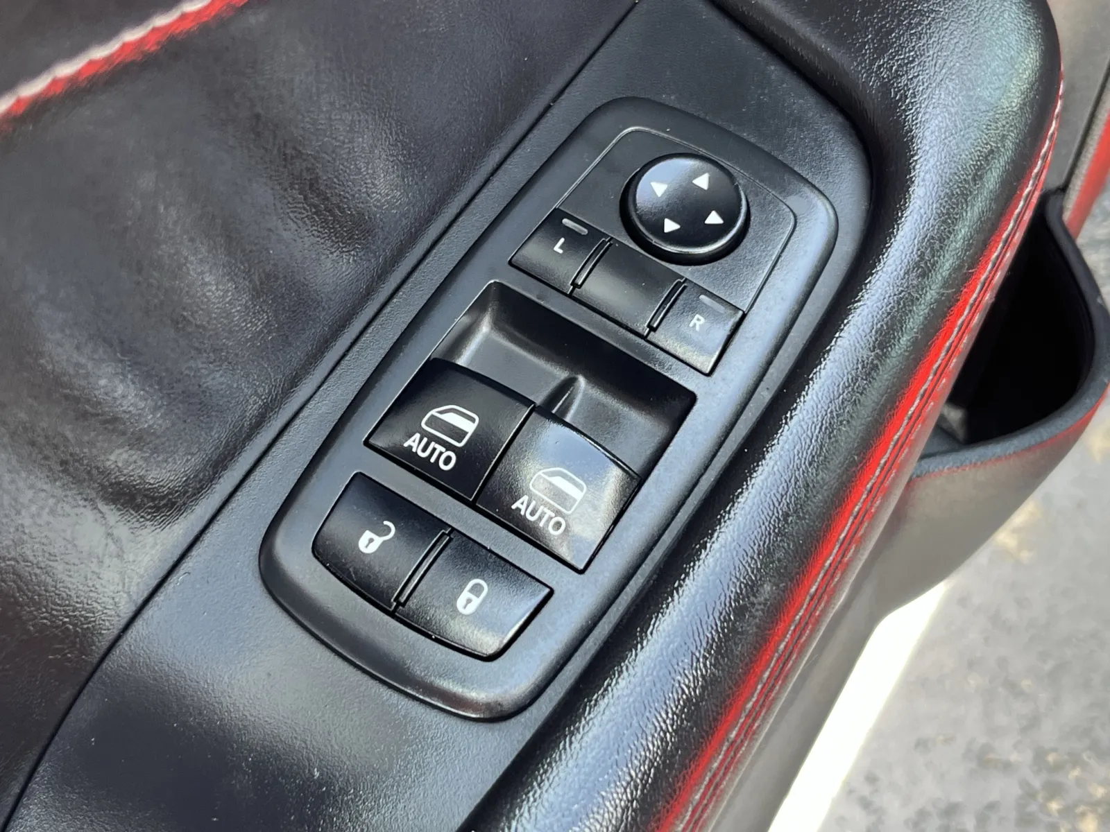 Dodge Challenger photo 25