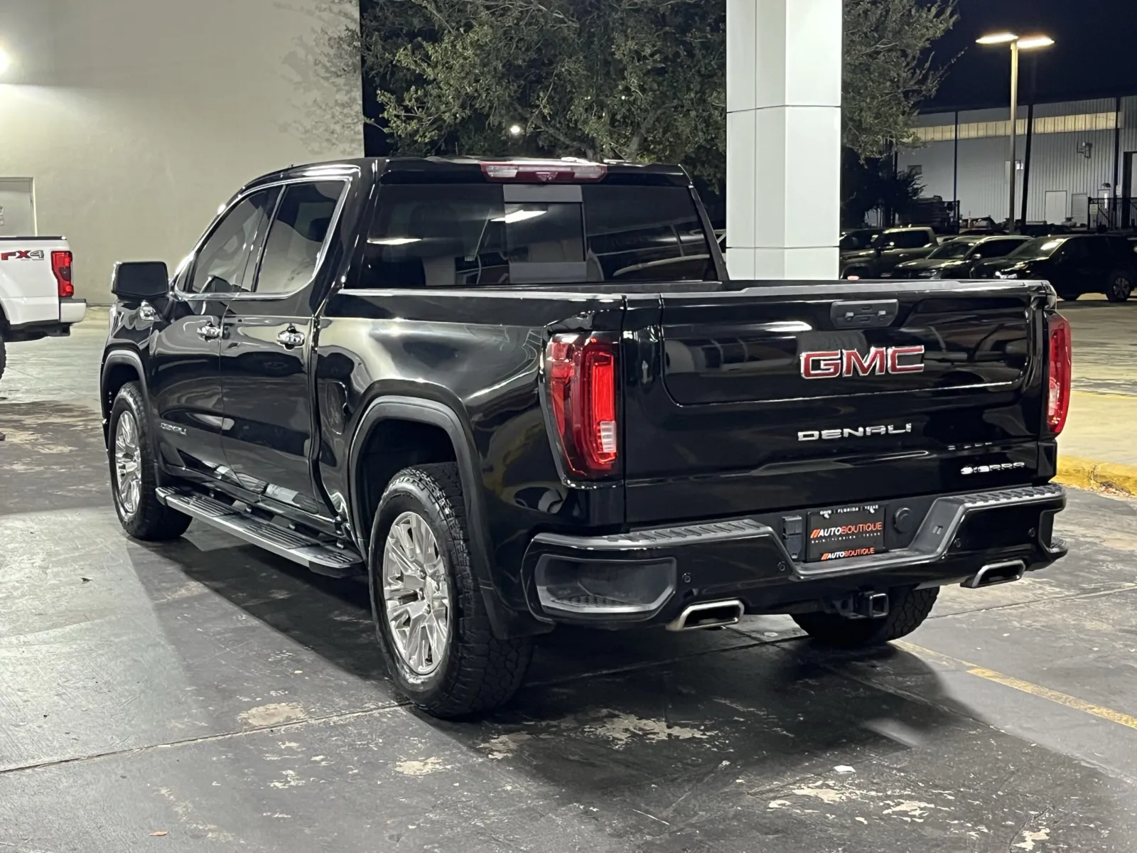 GMC Sierra photo 9