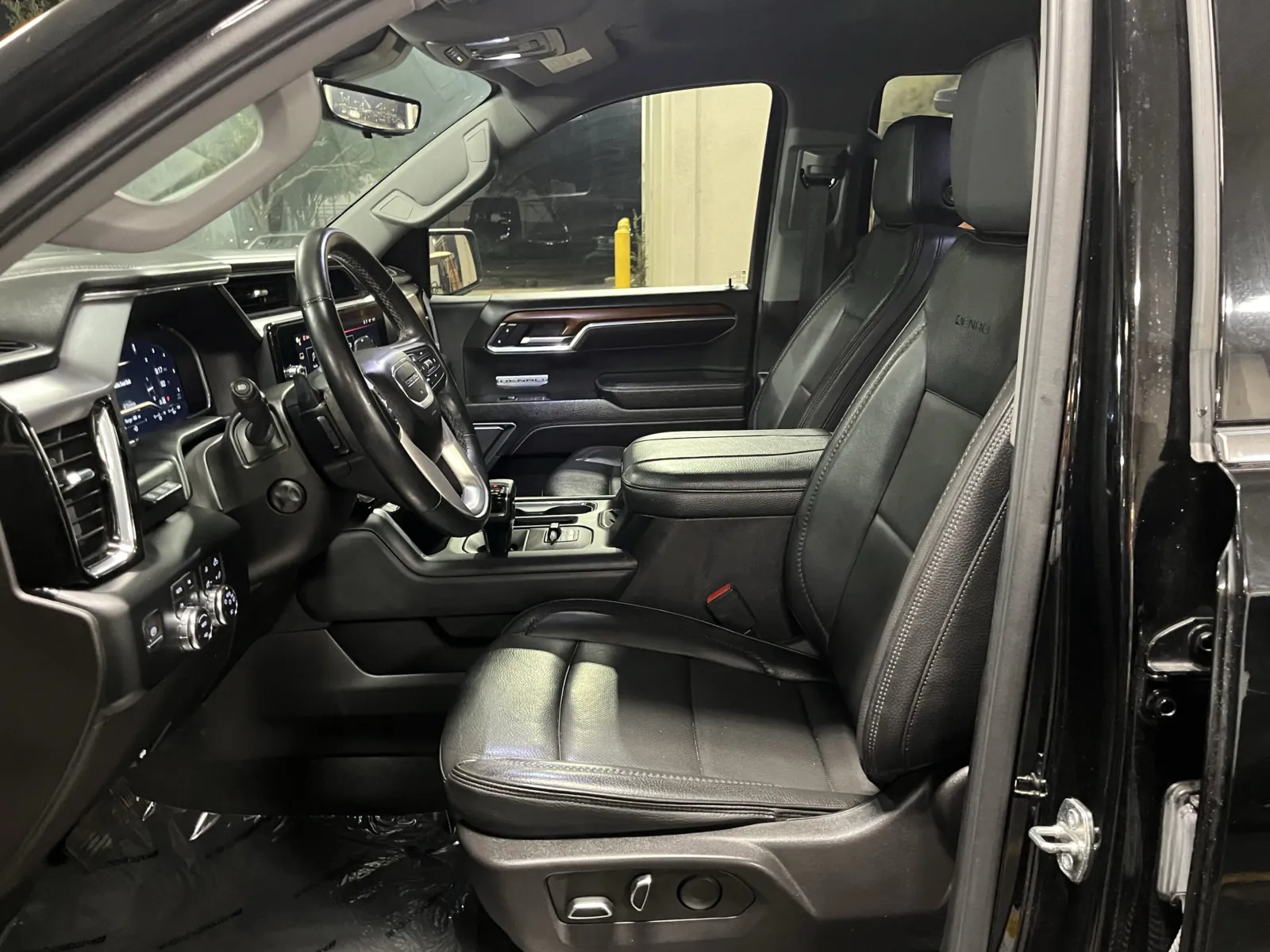 GMC Sierra photo 25