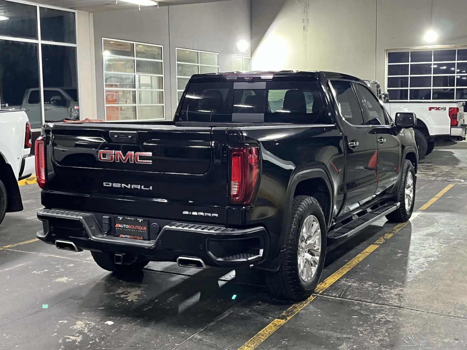 GMC Sierra photo 10