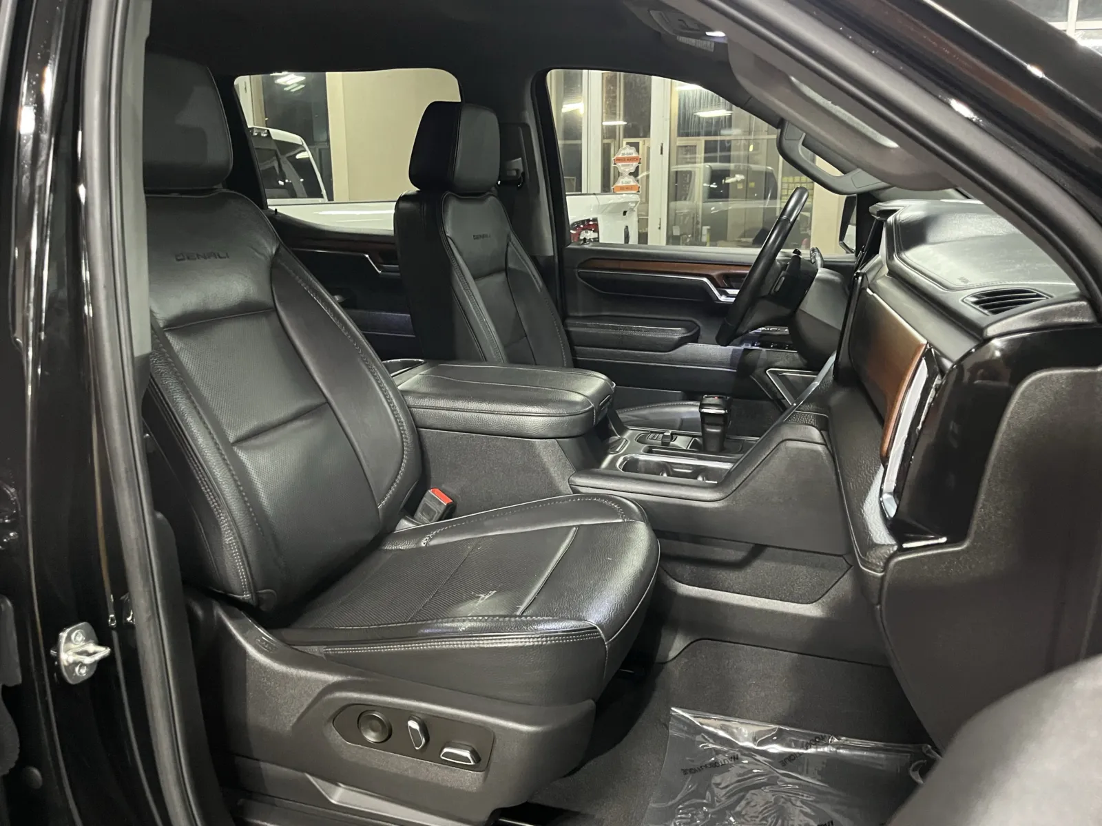 GMC Sierra photo 26