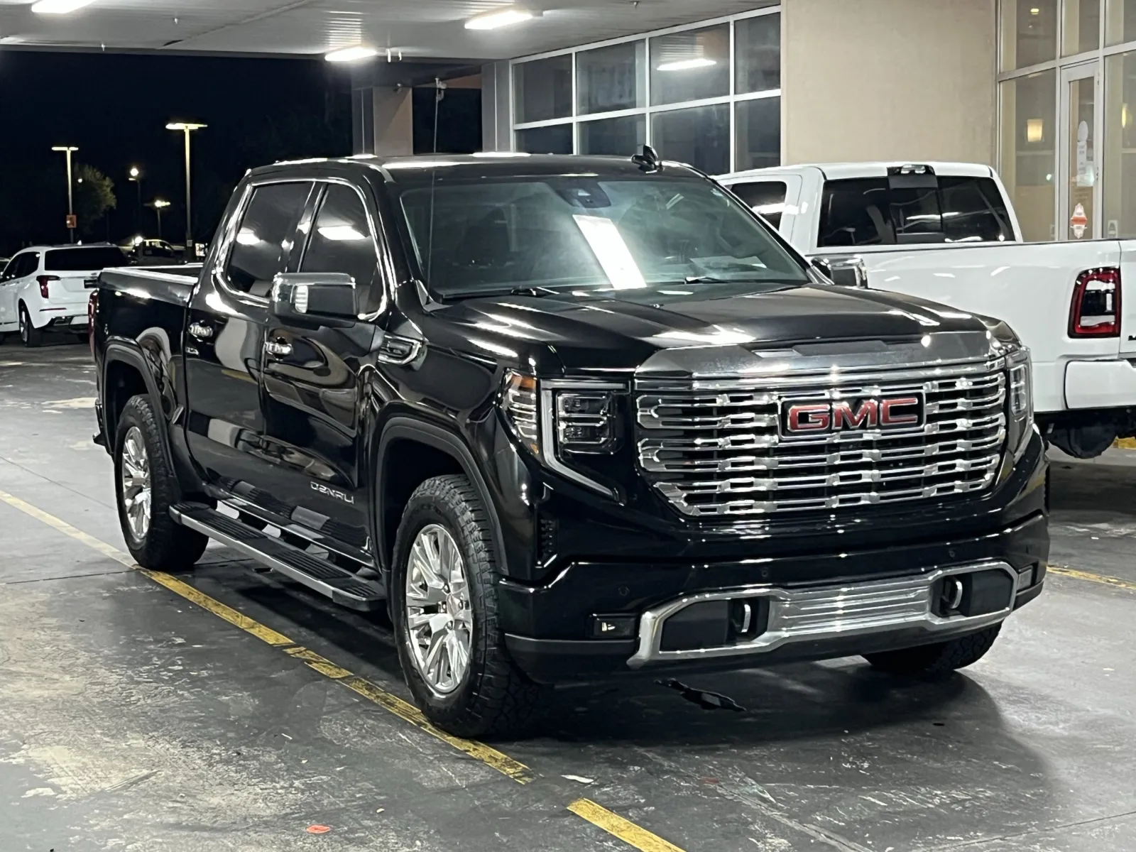 GMC Sierra photo 2
