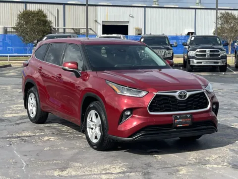 Another view of 2021 Toyota Highlander LE for sale in Alvin, TX at Auto Boutique Texas