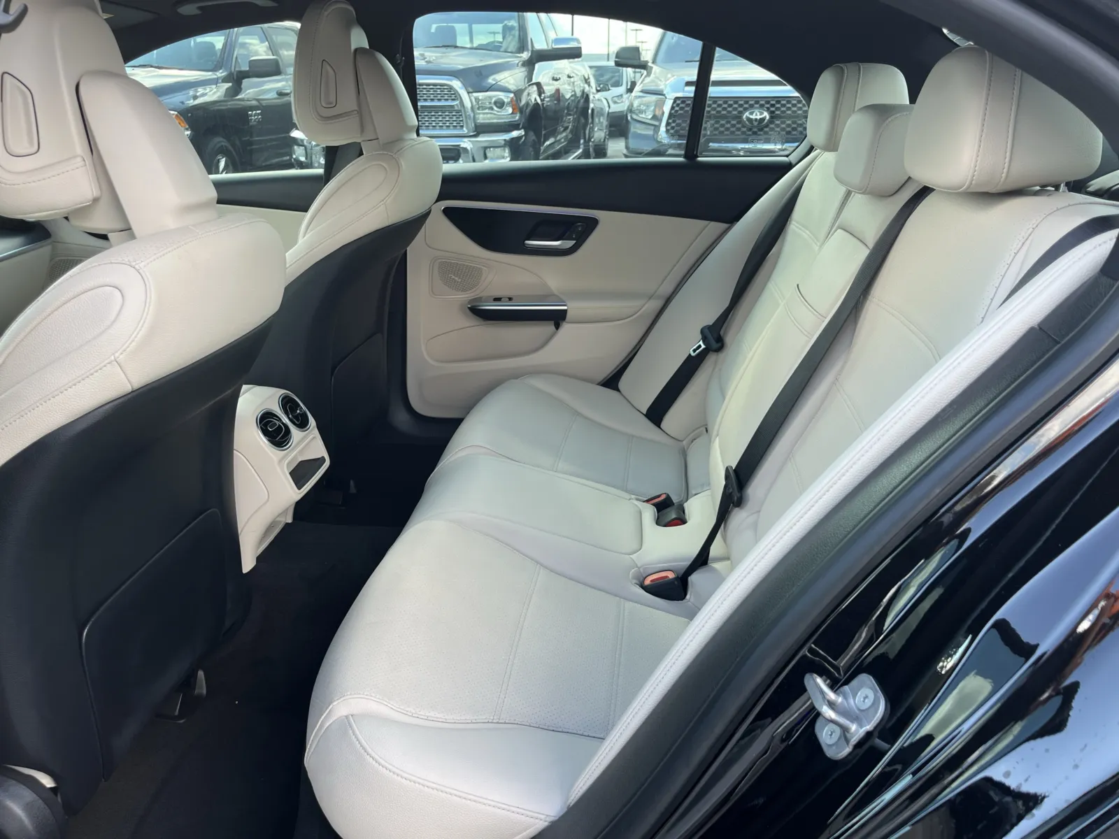 Mercedes-Benz C-Class photo 29