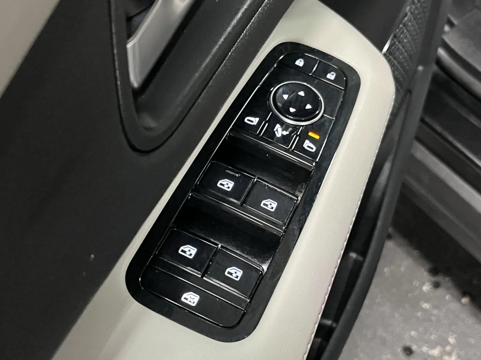 Nissan Ariya photo 23