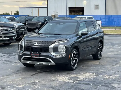 Photos of 2024 Mitsubishi Outlander SE for sale in Alvin, TX at Auto Boutique Texas