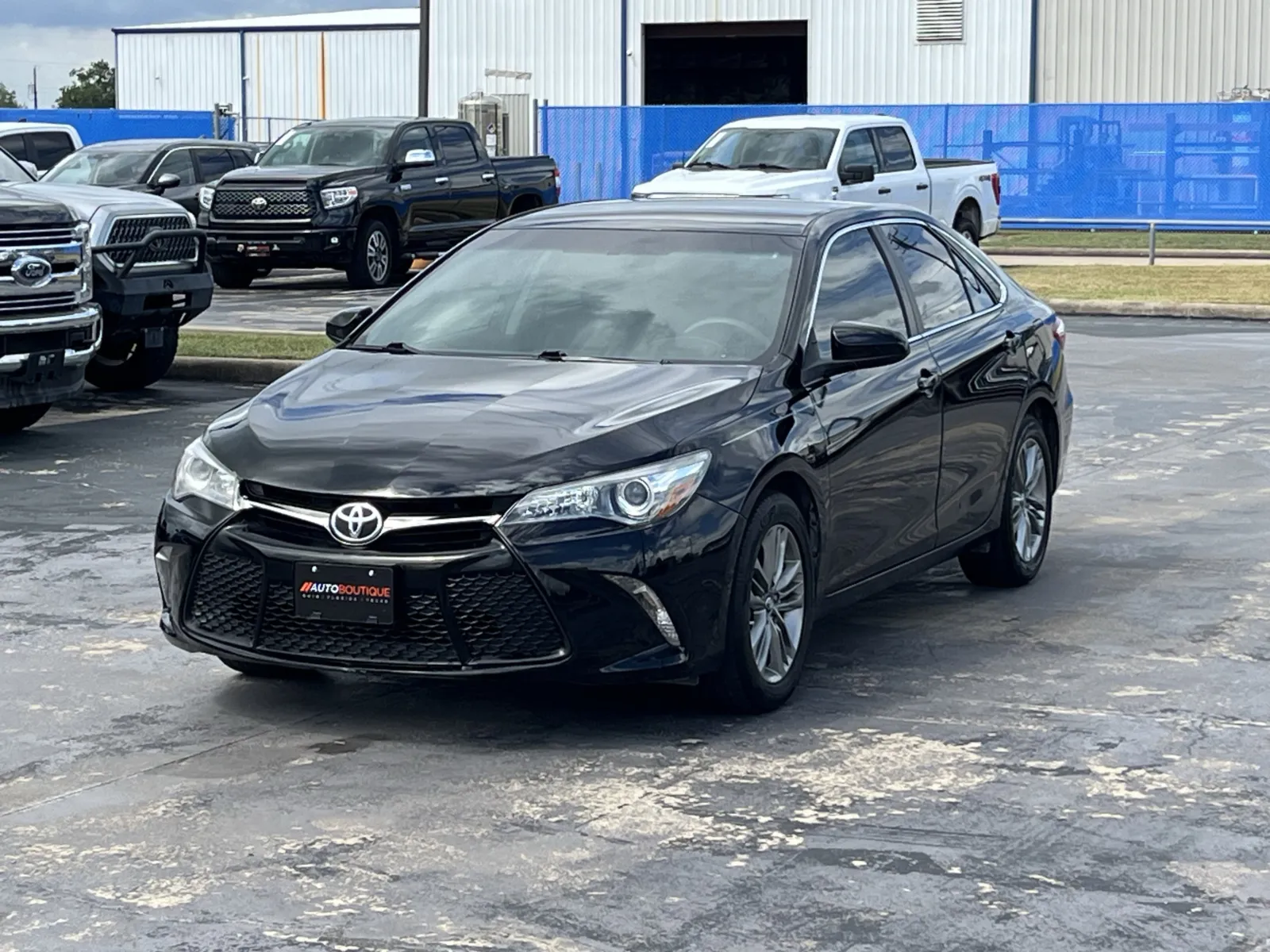 Toyota Camry photo 2