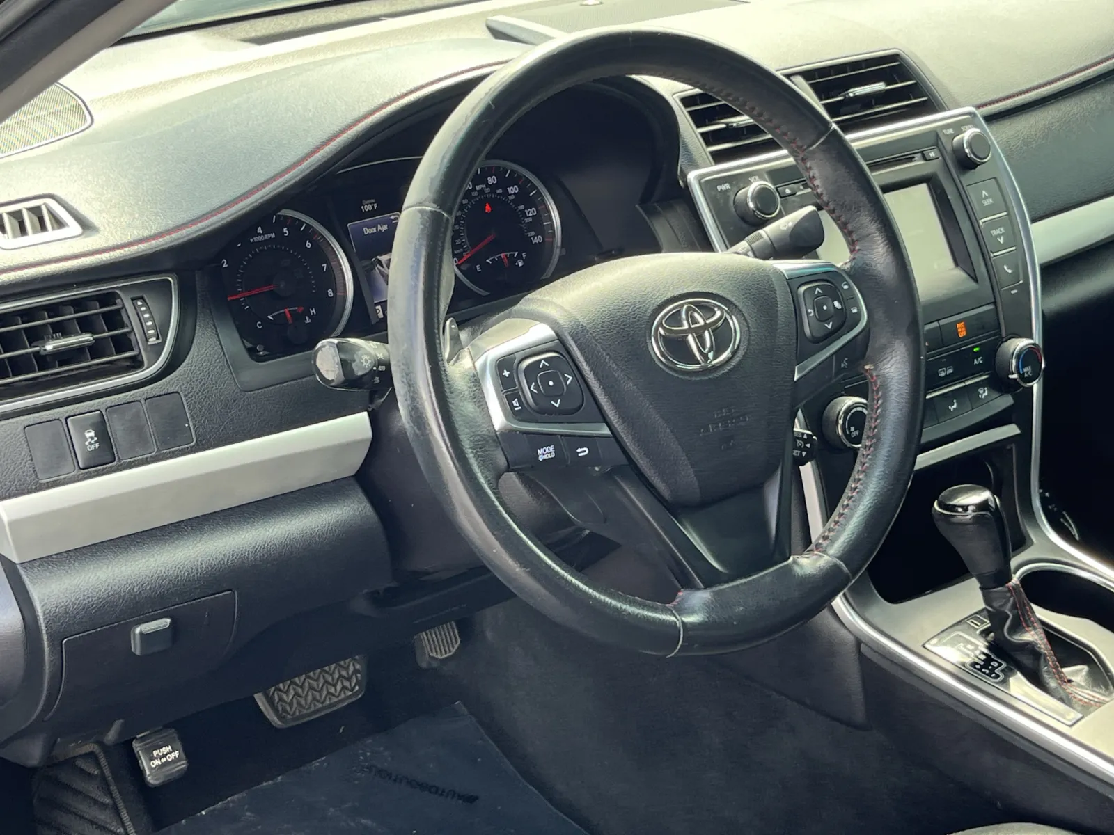 Toyota Camry photo 12
