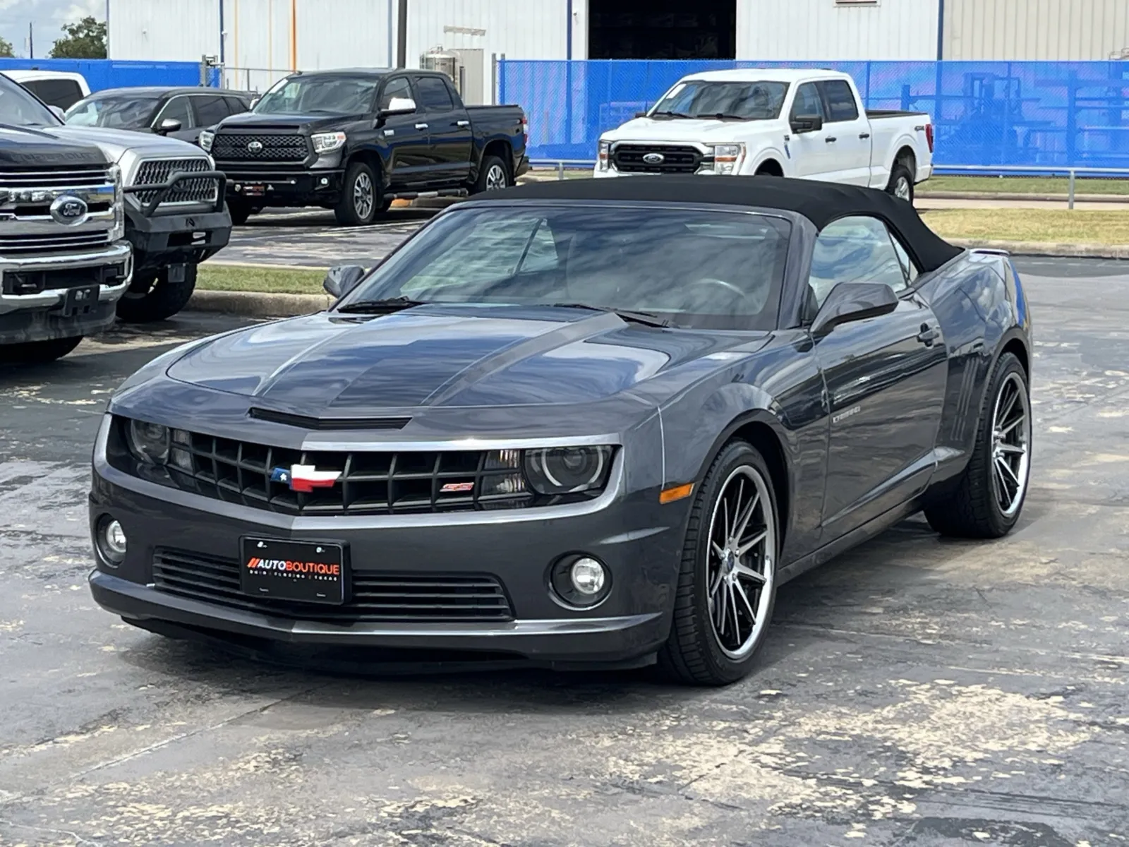 Chevrolet Camaro photo 2
