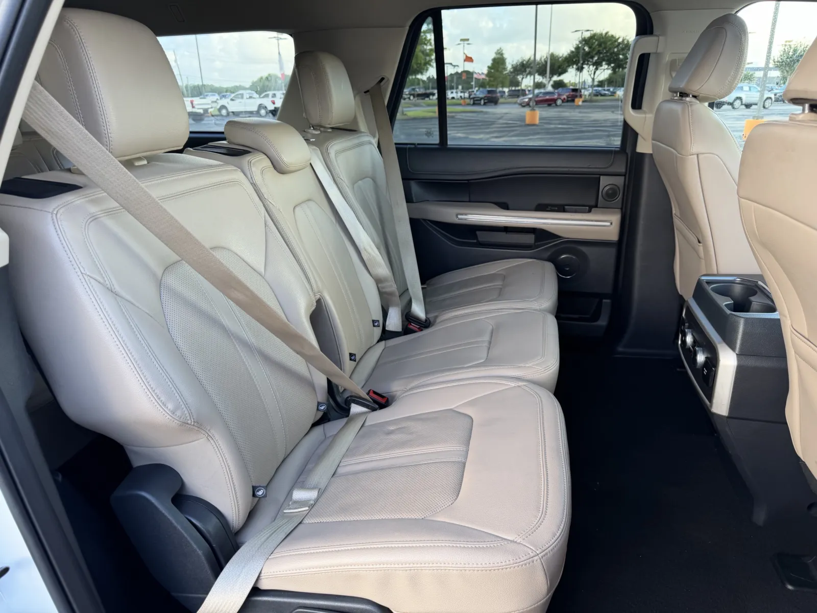 Ford Expedition MAX photo 26