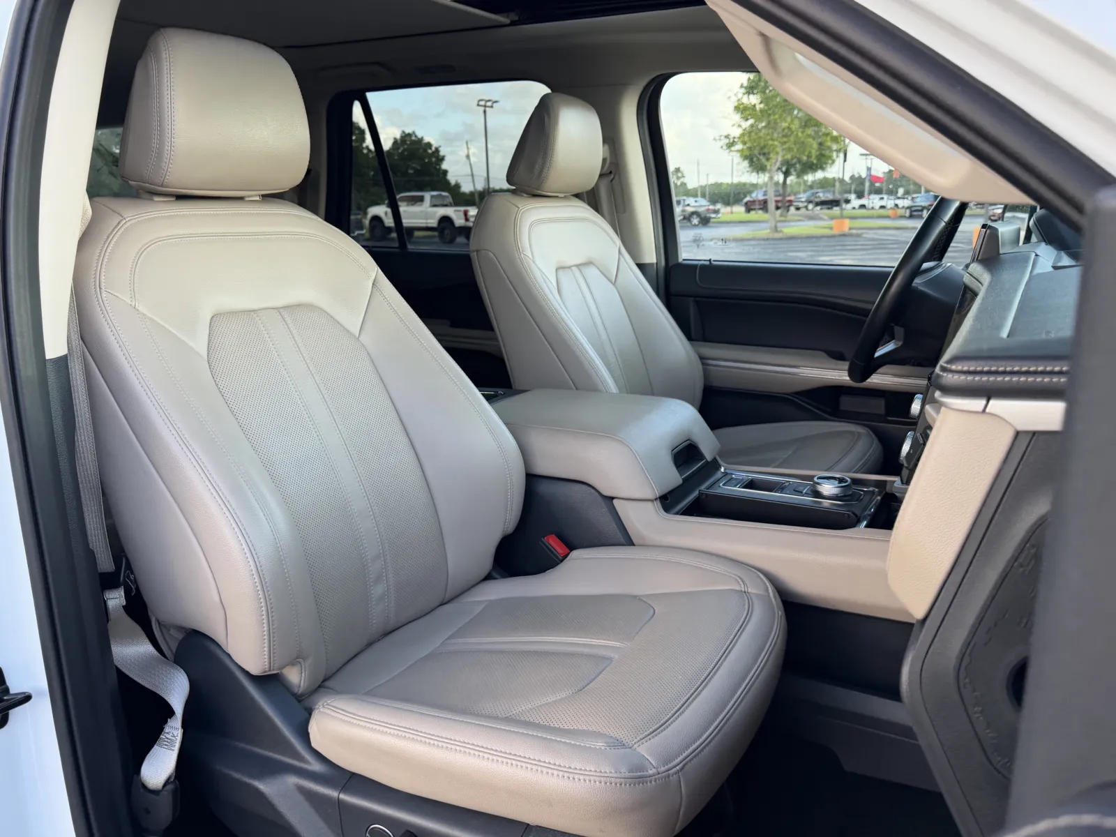 Ford Expedition MAX photo 25
