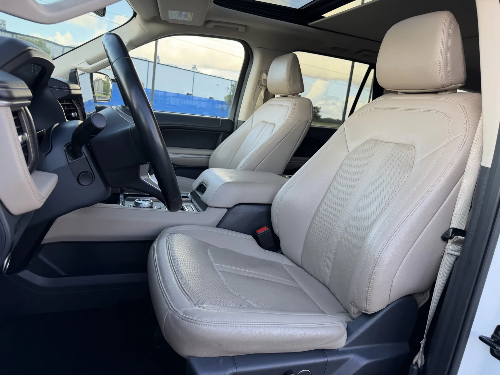 Ford Expedition MAX photo 24