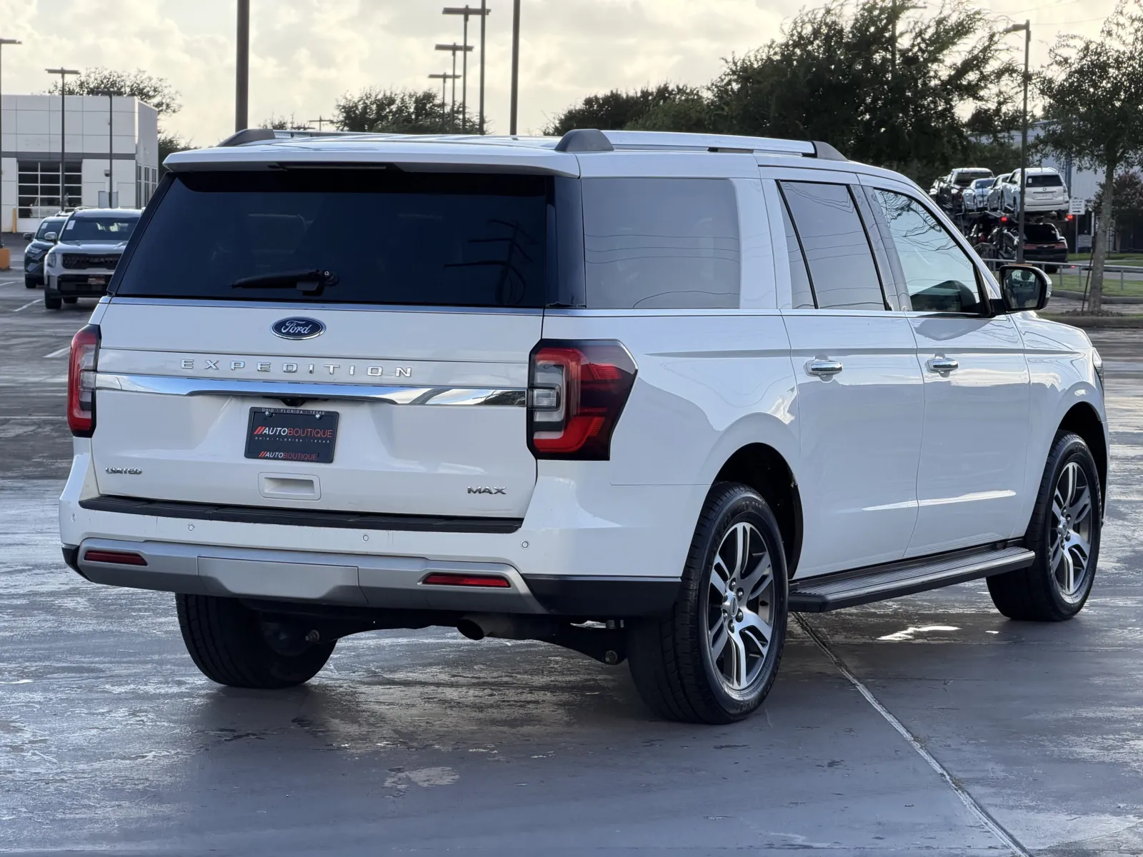 Ford Expedition MAX photo 8