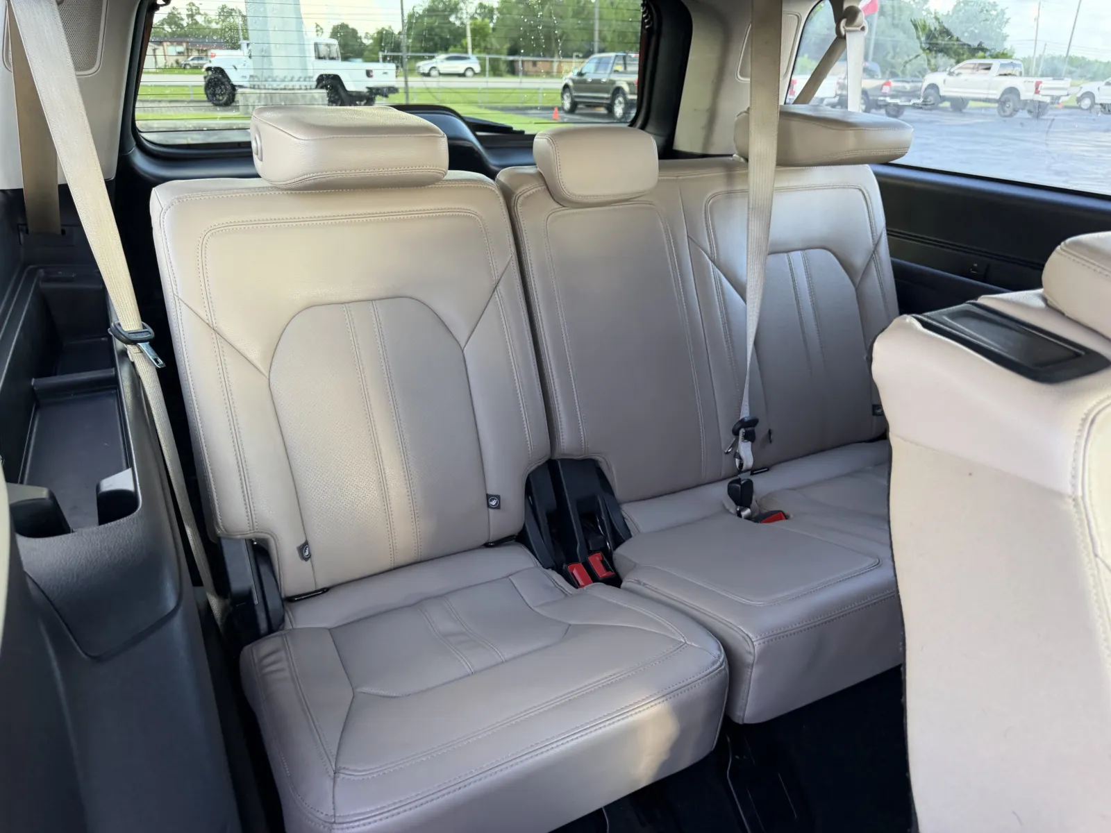 Ford Expedition MAX photo 27