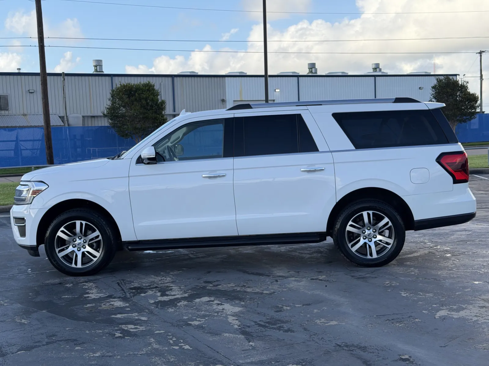 Ford Expedition MAX photo 9