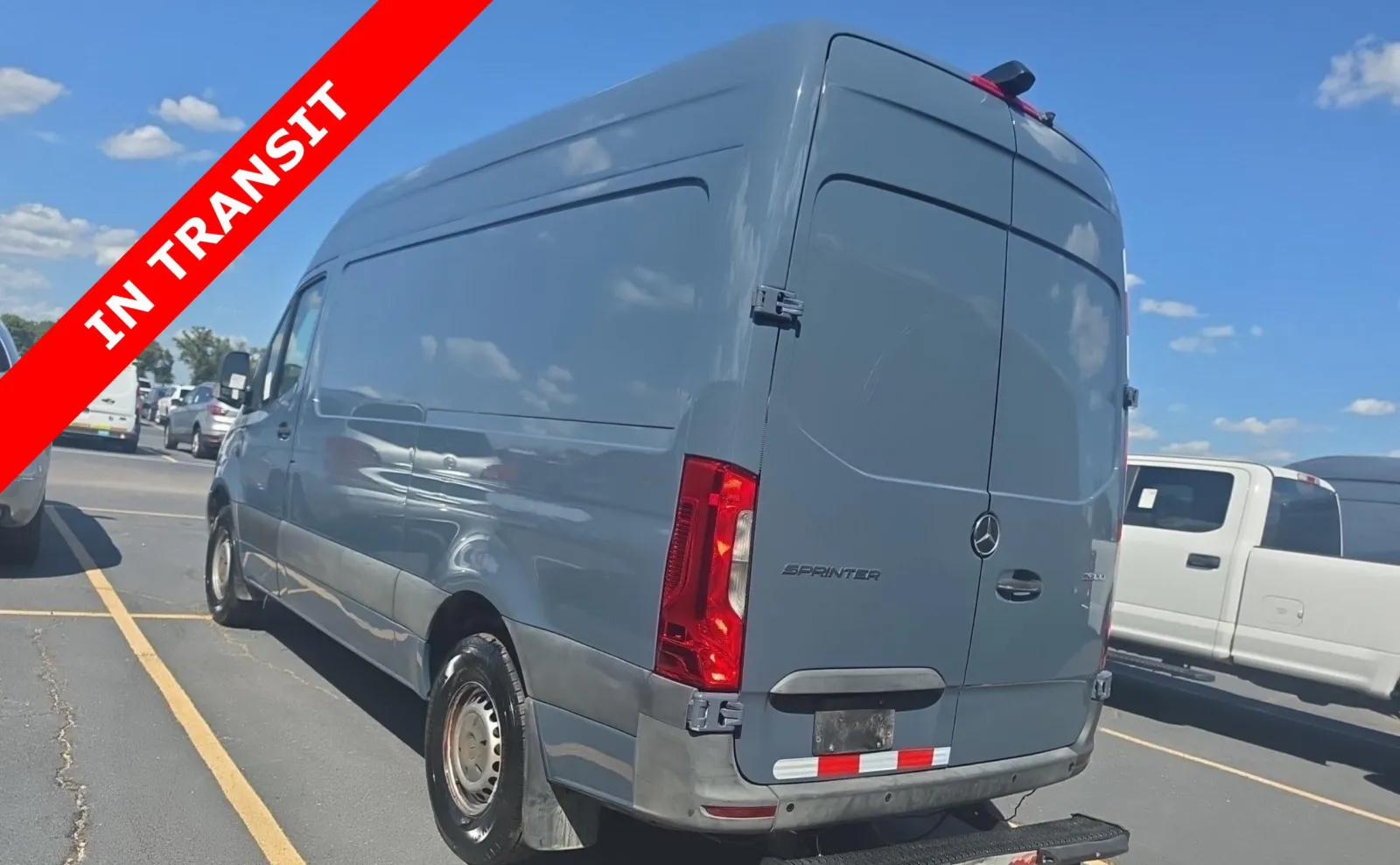 Mercedes-Benz Sprinter photo 3