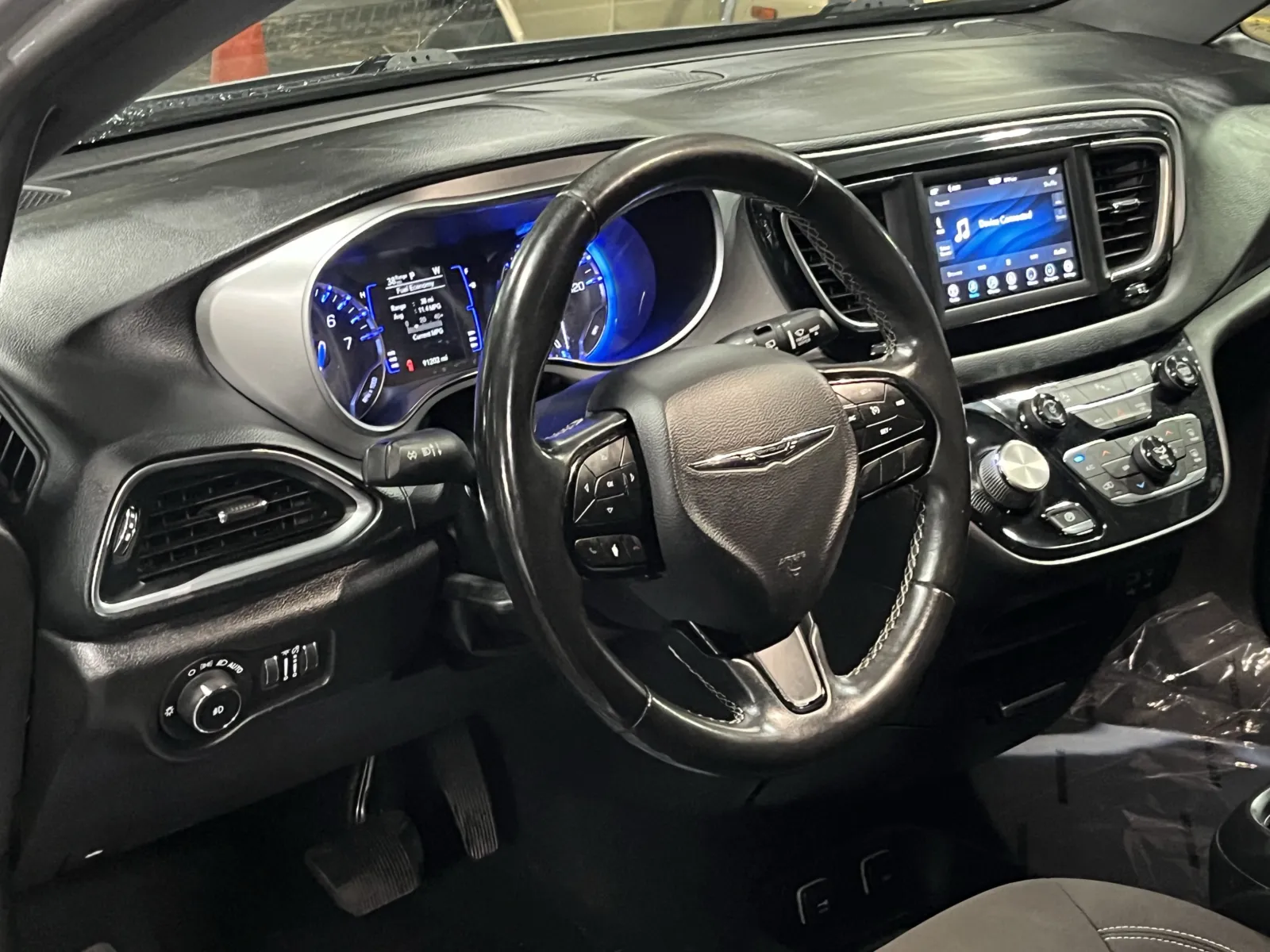 Chrysler Pacifica photo 13