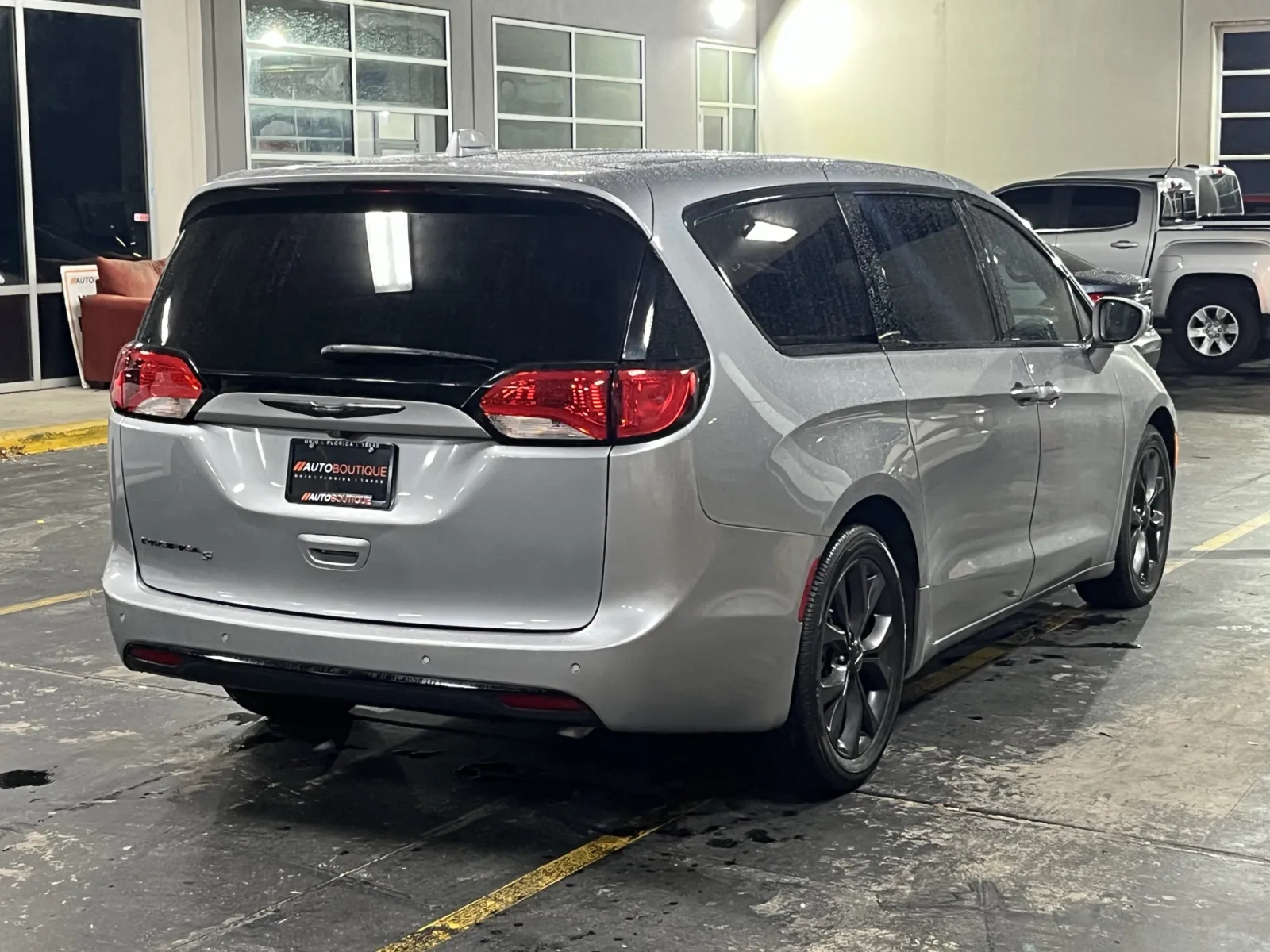 Chrysler Pacifica photo 9