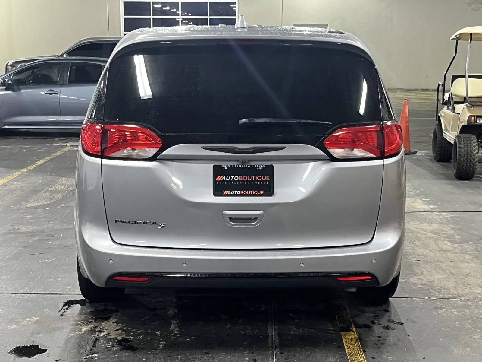 Chrysler Pacifica photo 8