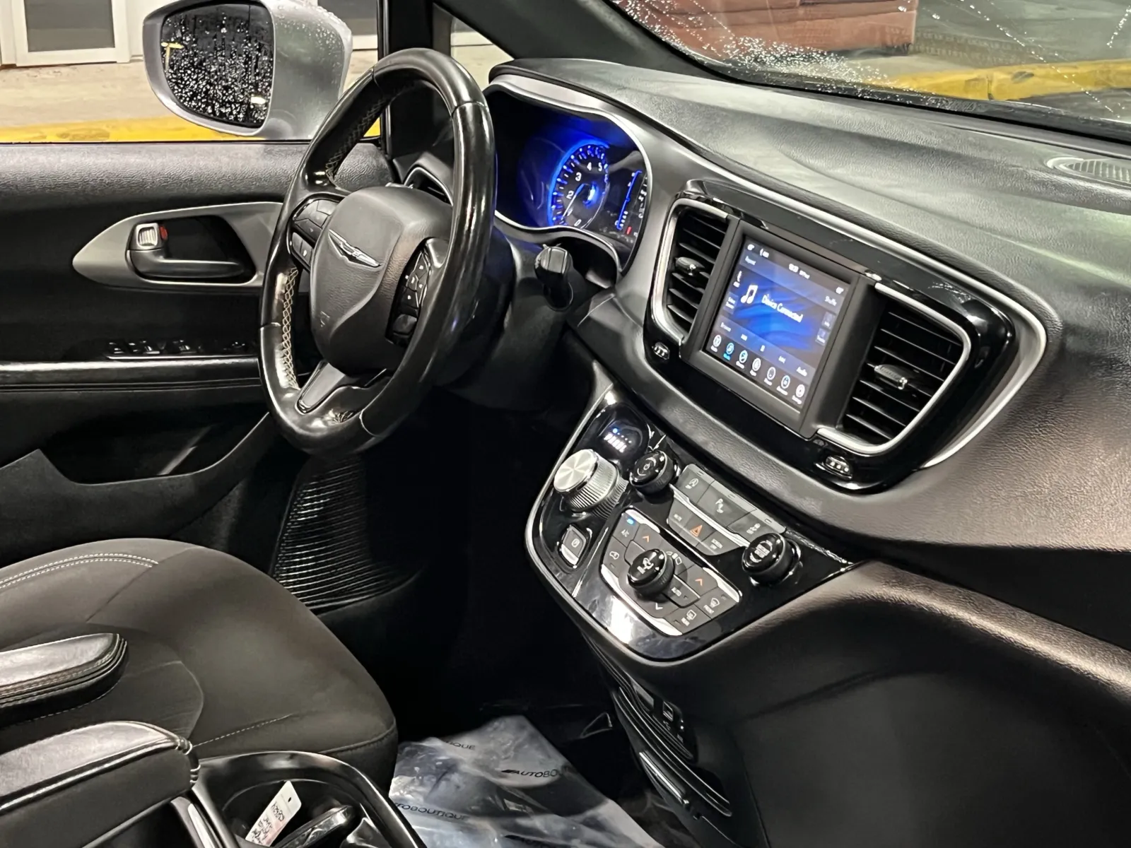 Chrysler Pacifica photo 14