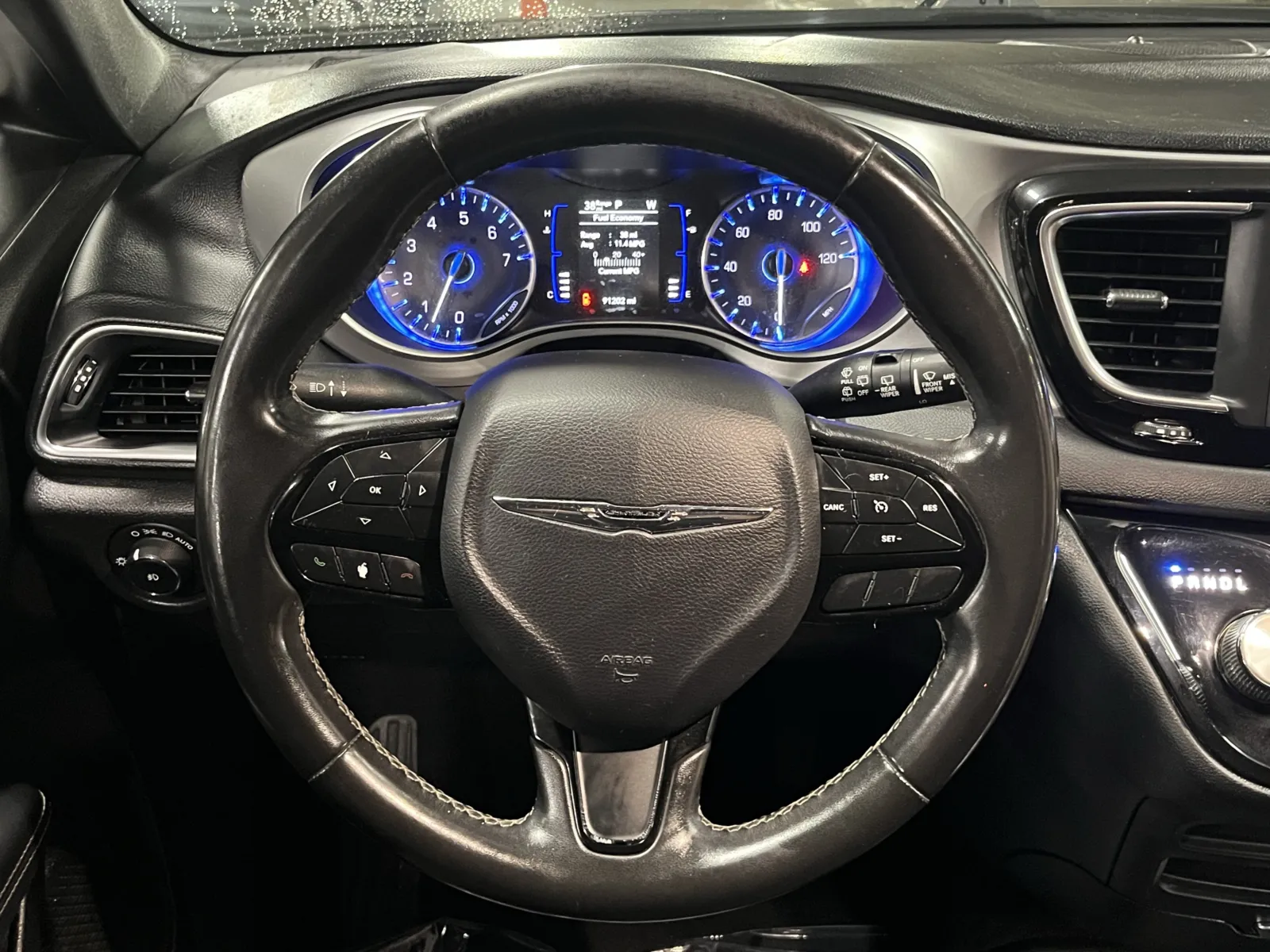 Chrysler Pacifica photo 16