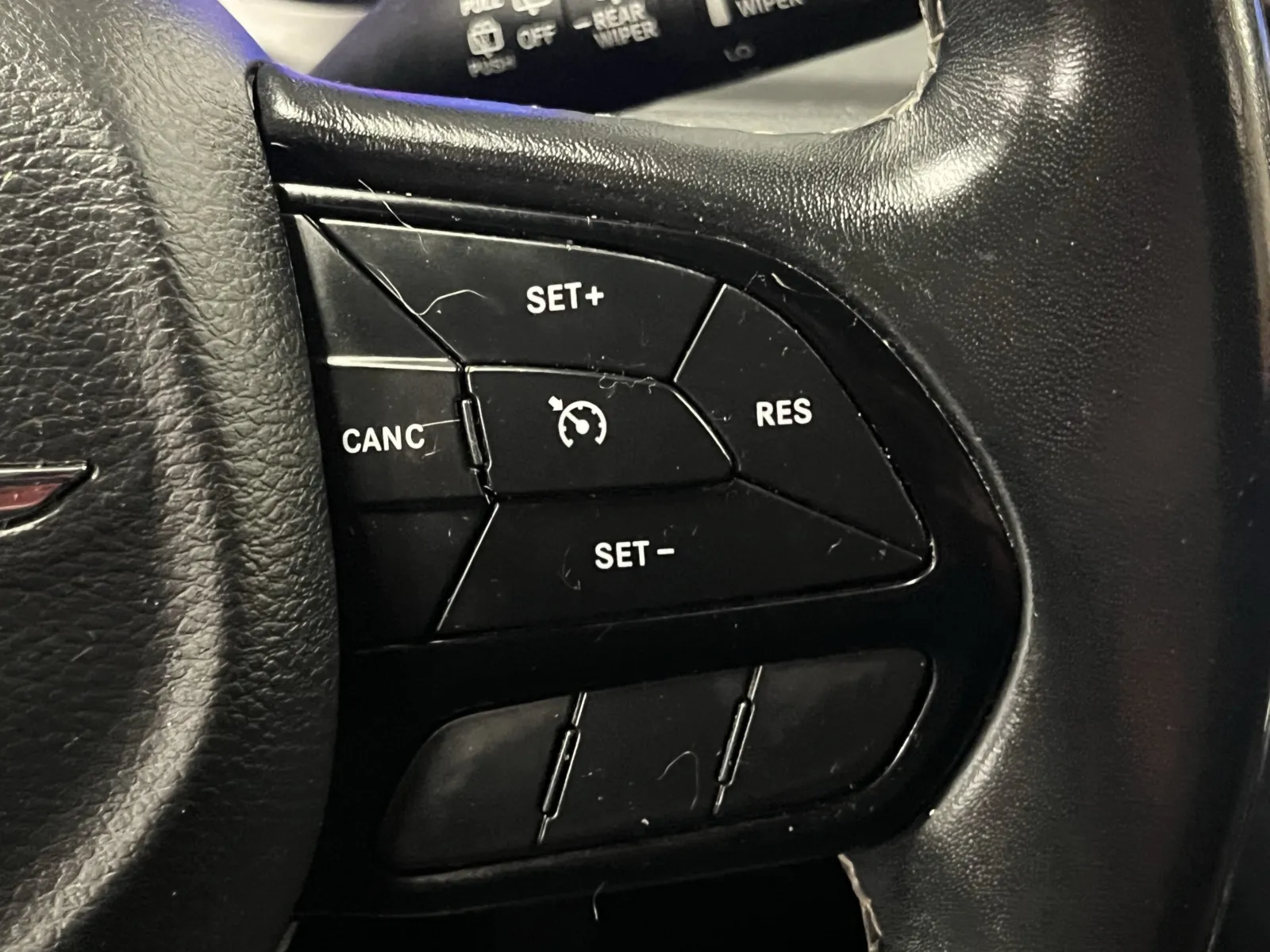 Chrysler Pacifica photo 18