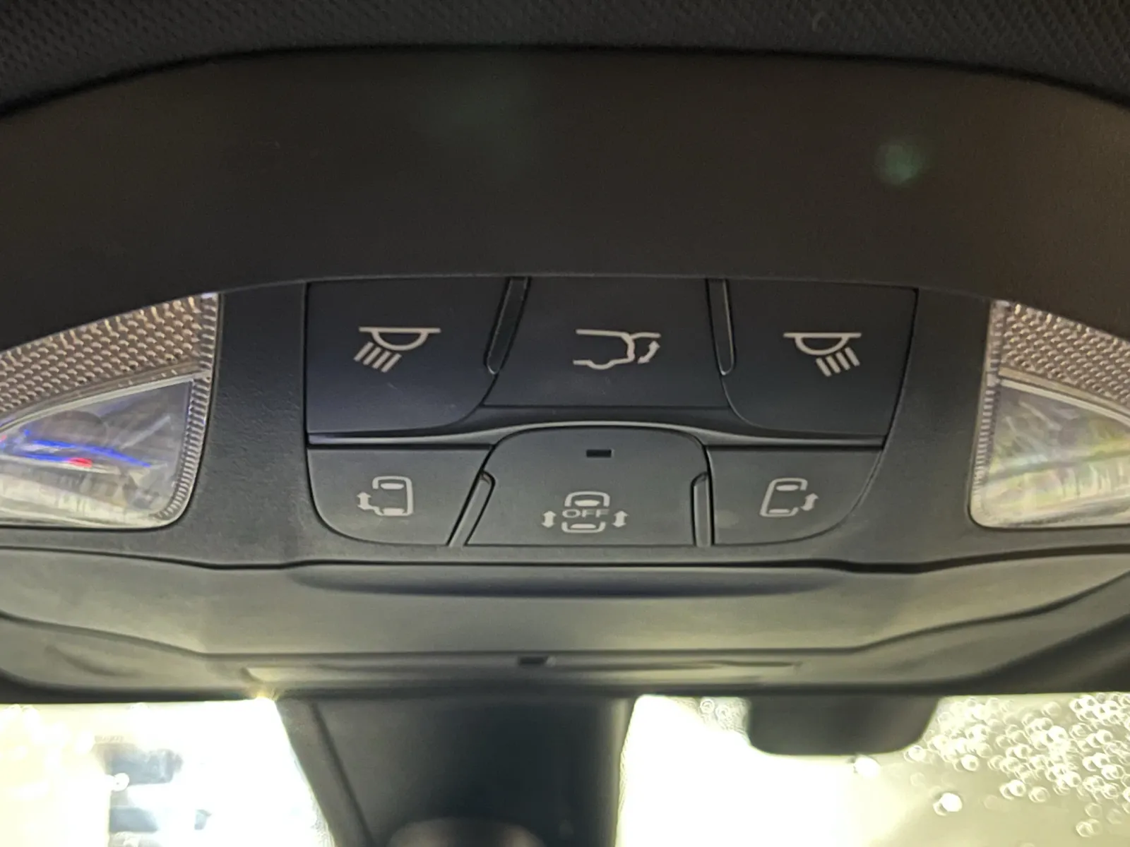 Chrysler Pacifica photo 21