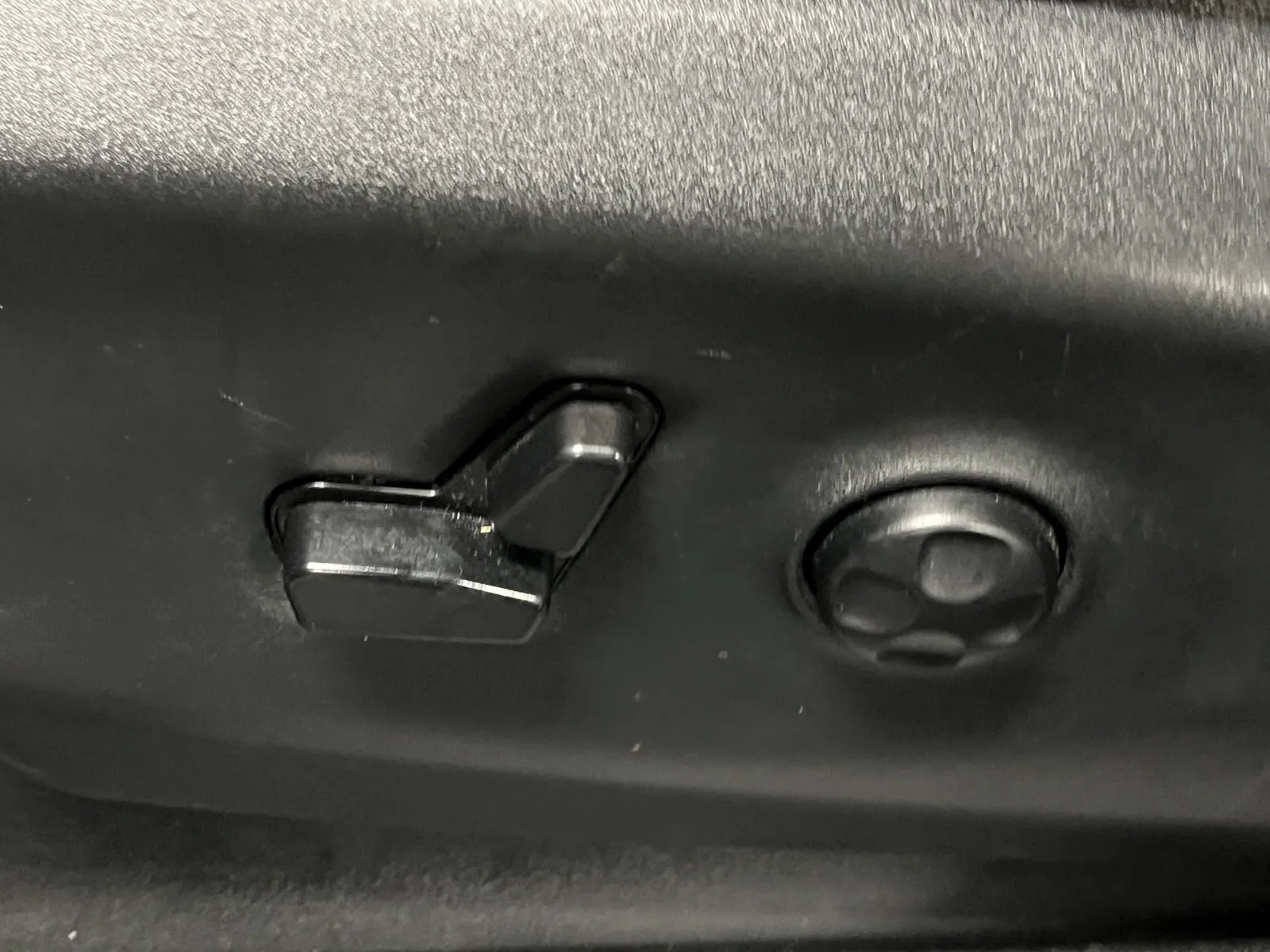 Chrysler Pacifica photo 24