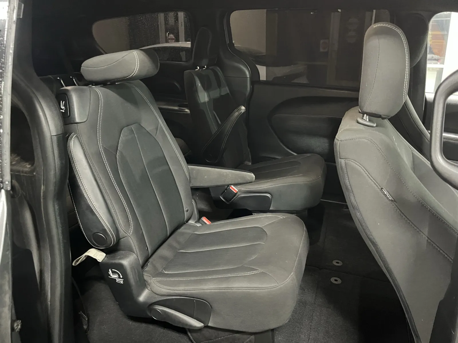 Chrysler Pacifica photo 27