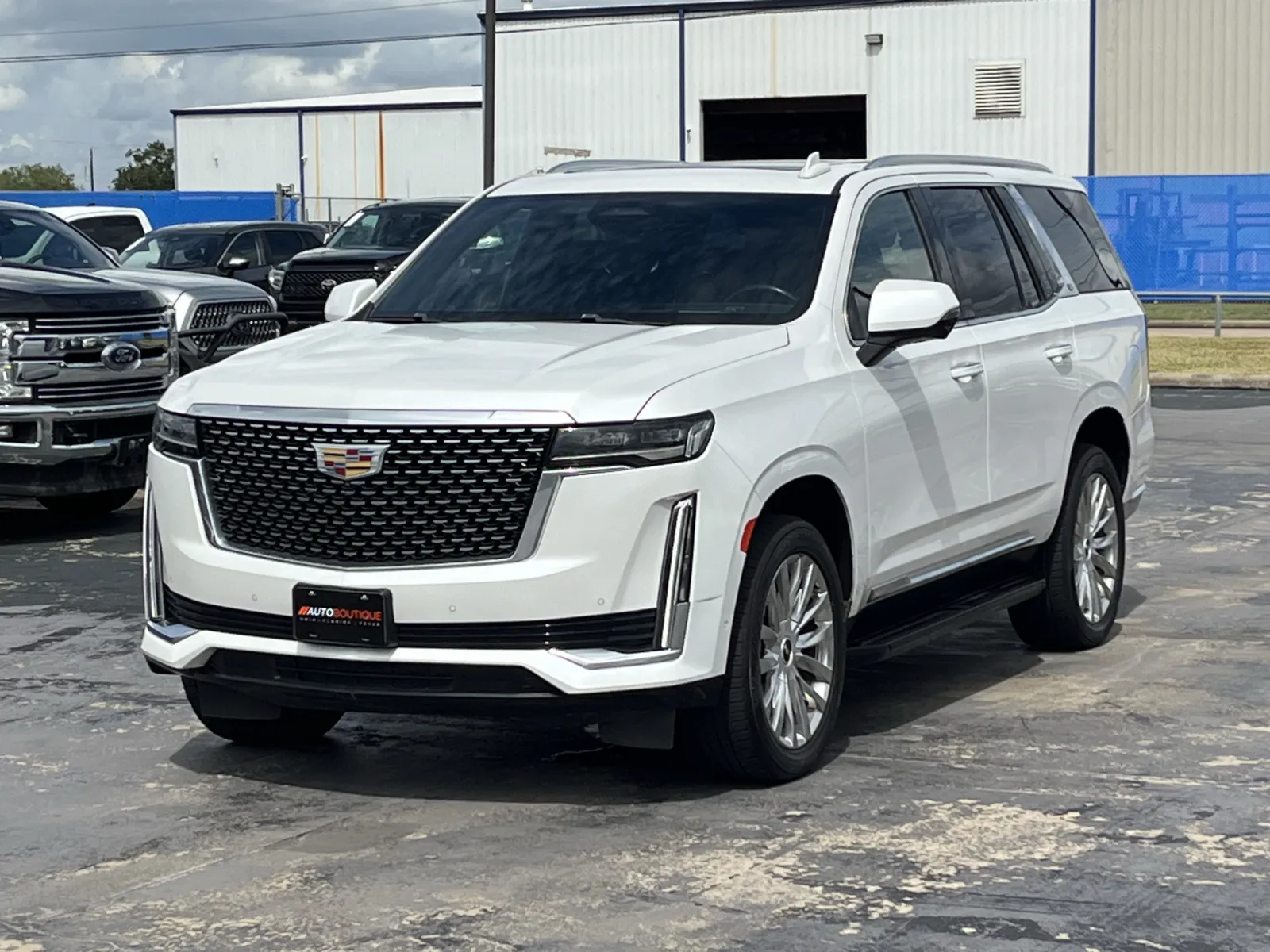 Cadillac Escalade photo 2