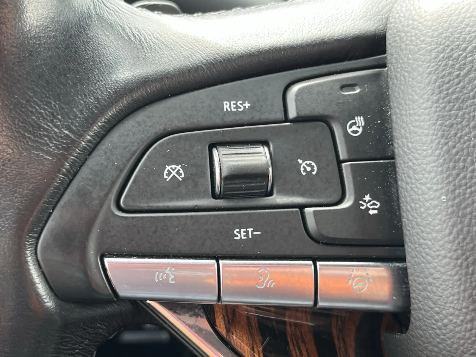 Cadillac Escalade photo 19