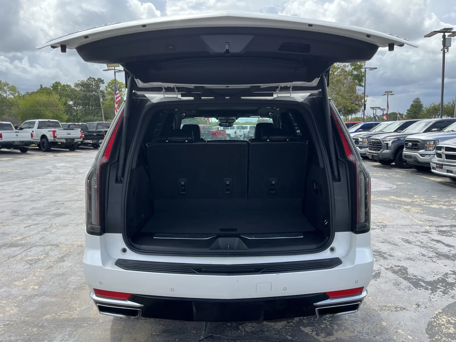 Cadillac Escalade photo 11