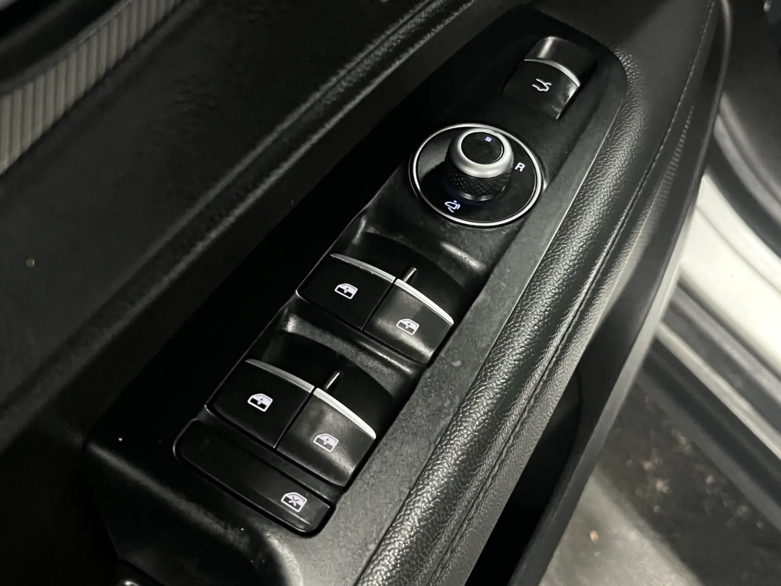 Alfa Romeo Stelvio photo 23