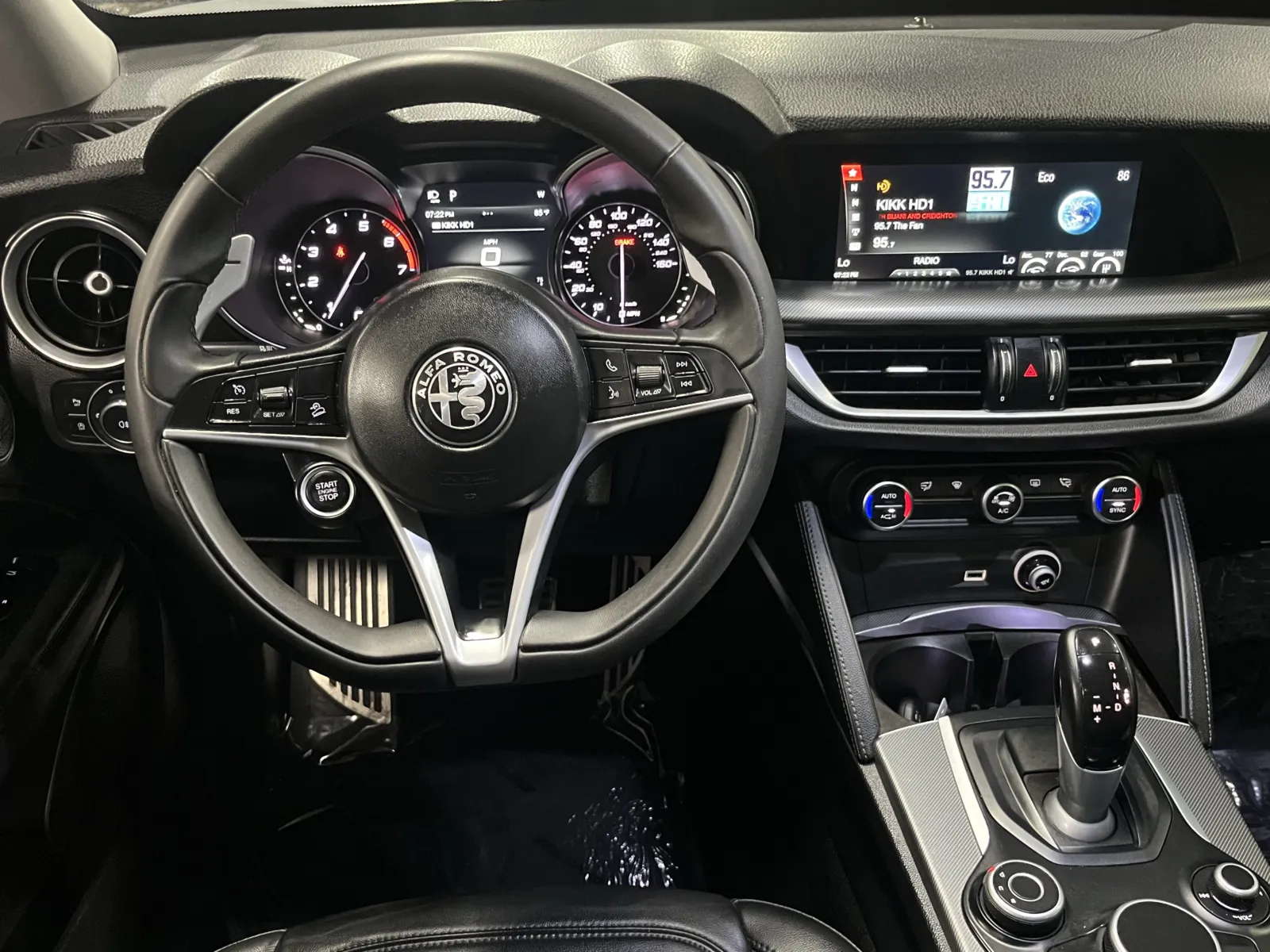 Alfa Romeo Stelvio photo 15