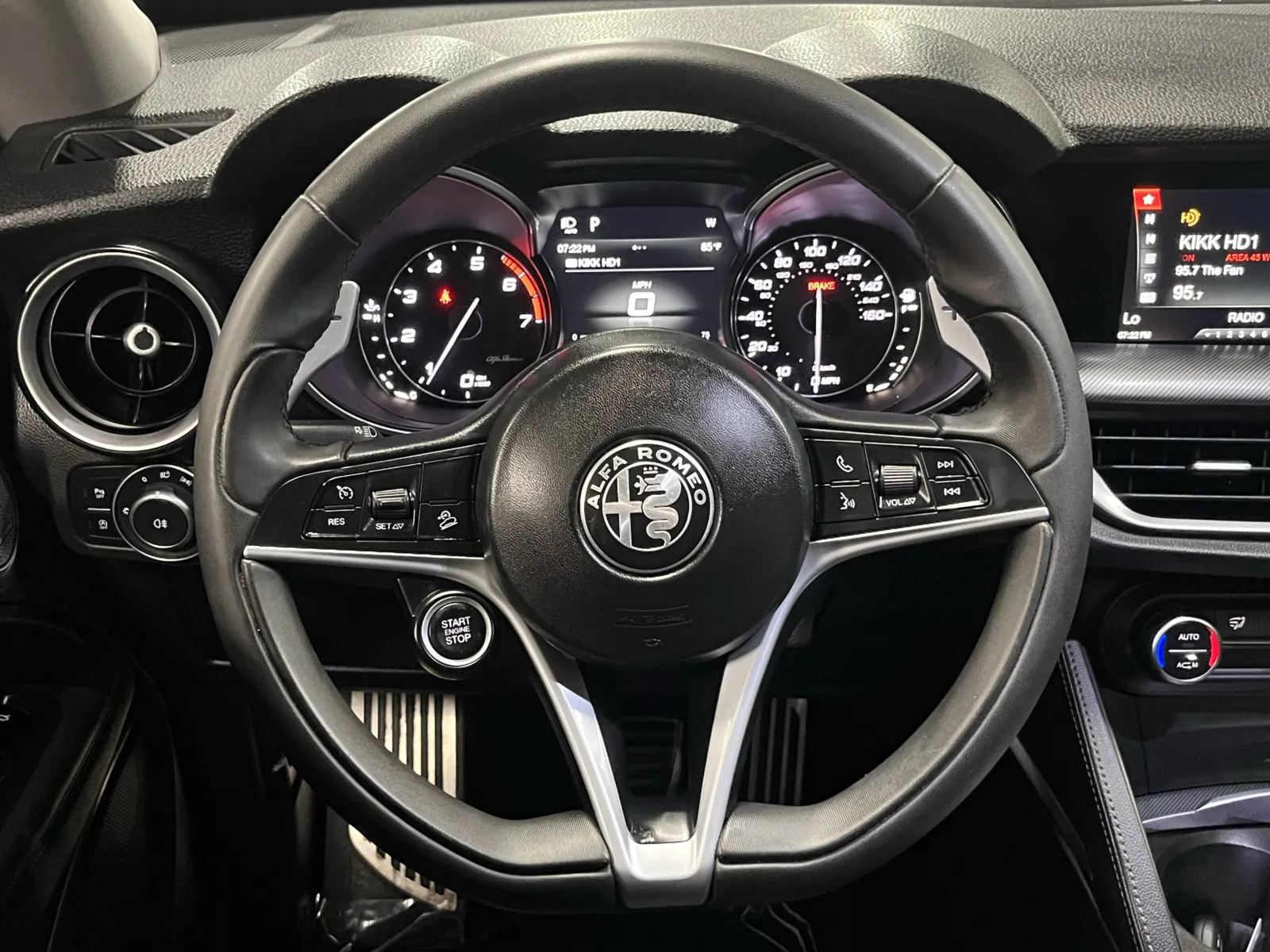 Alfa Romeo Stelvio photo 16