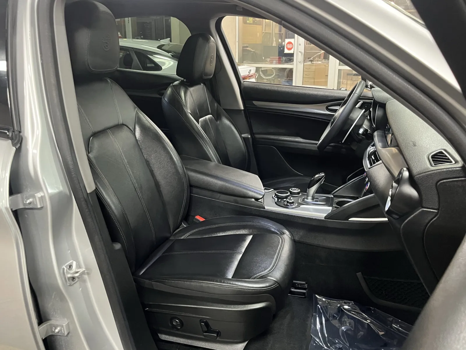 Alfa Romeo Stelvio photo 26