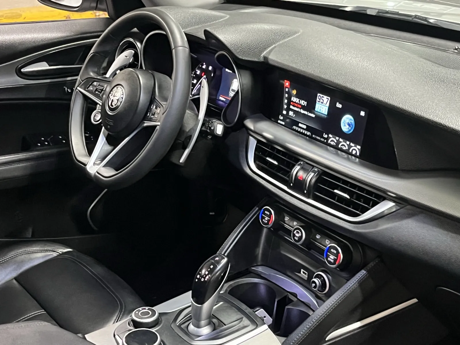 Alfa Romeo Stelvio photo 14