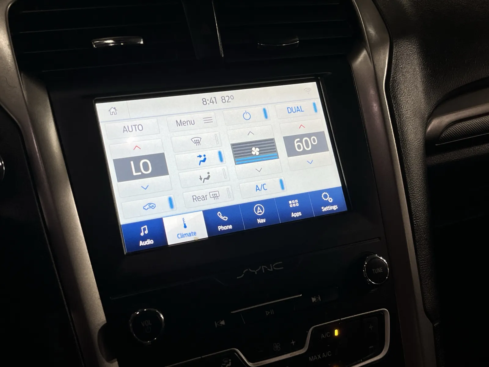 Ford Fusion photo 6