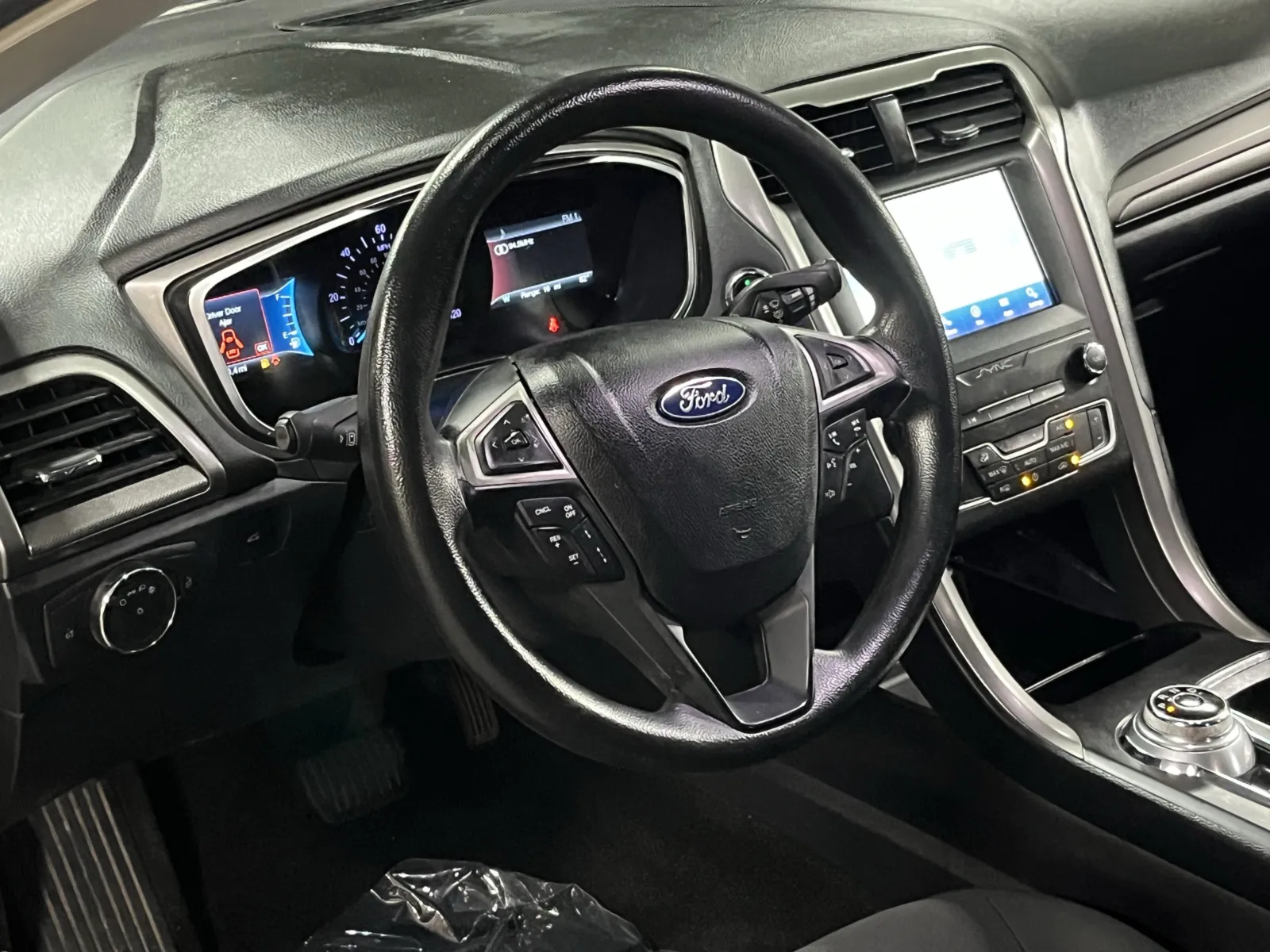 Ford Fusion photo 12